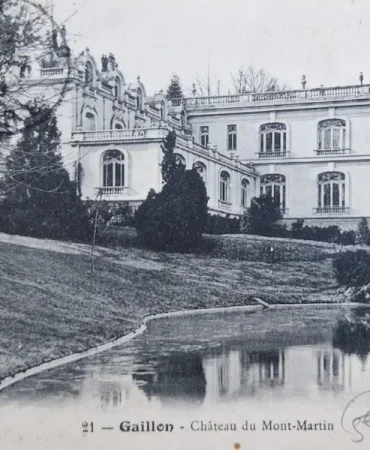 Le château du mont martin - AVANT Une carte postale ancienne montrant le château du Mont Martin